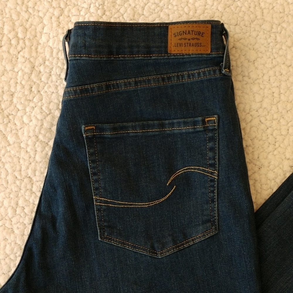 Signature by Levi Strauss Mid Rise Boot Cut Jeans Size 16? - Picture 2 of 8